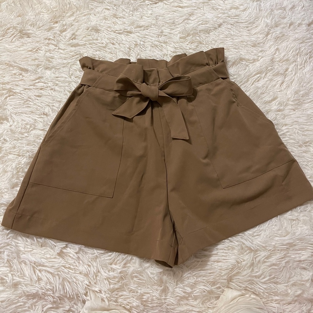 High waisted shorts with pockets